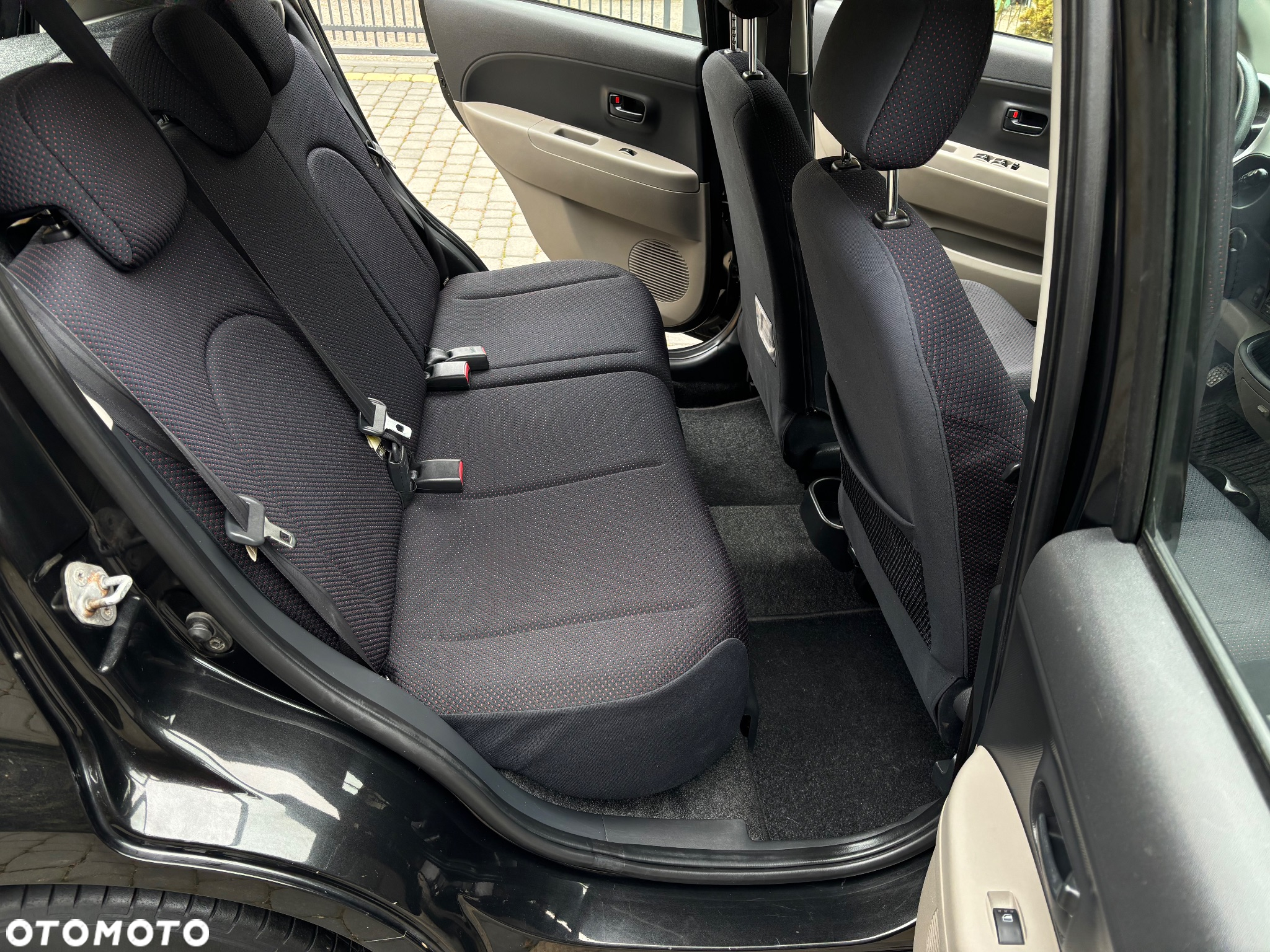 Daihatsu Sirion 1.0 - 14