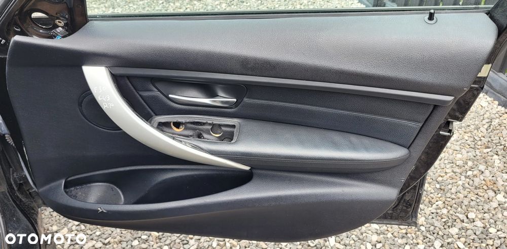 BOCZEK DRZWI PRAWY PRZÓD PRZEDNI BMW F30 F31 EUROPA