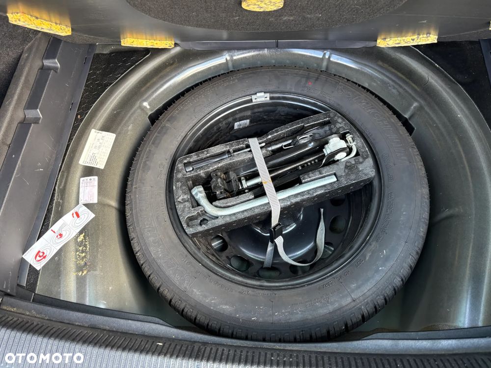 Volkswagen Golf 2.0 TDI DPF Highline - 22