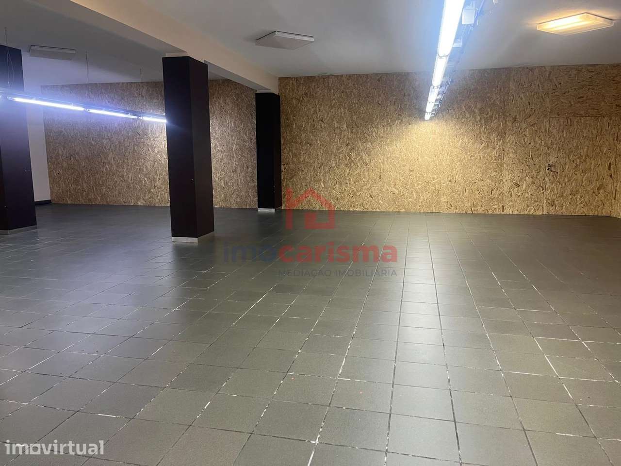 Armazém para Arrendamento em Lordelo, Guimarães – 200 m² - Grande imagem: 2/11