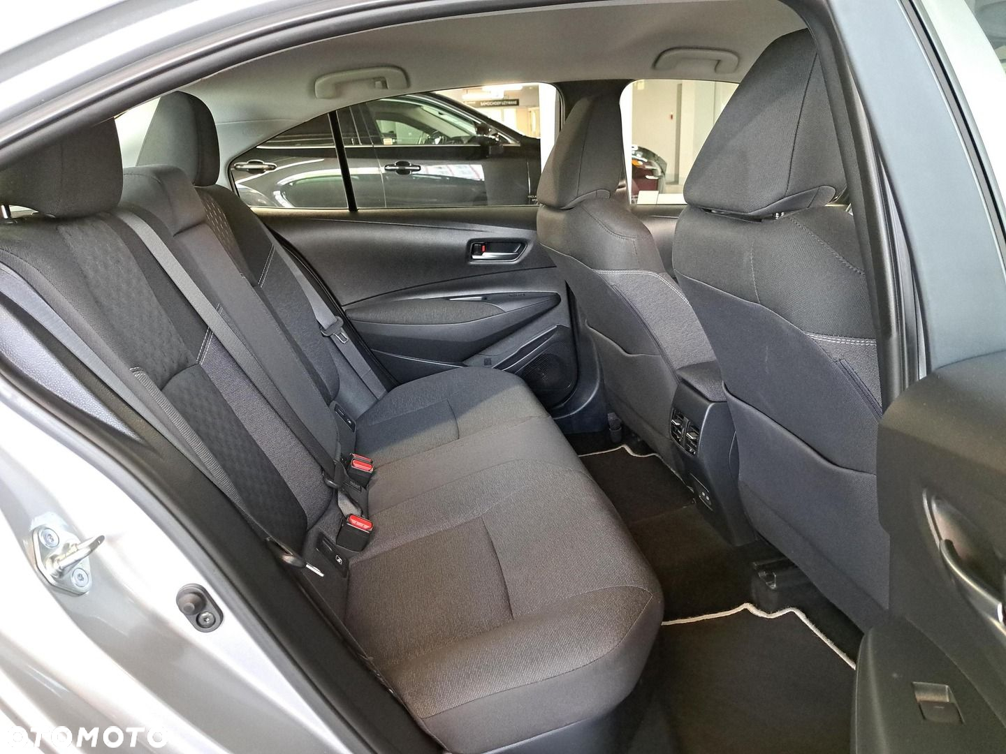 Toyota Corolla 1.8 Hybrid Comfort - 14