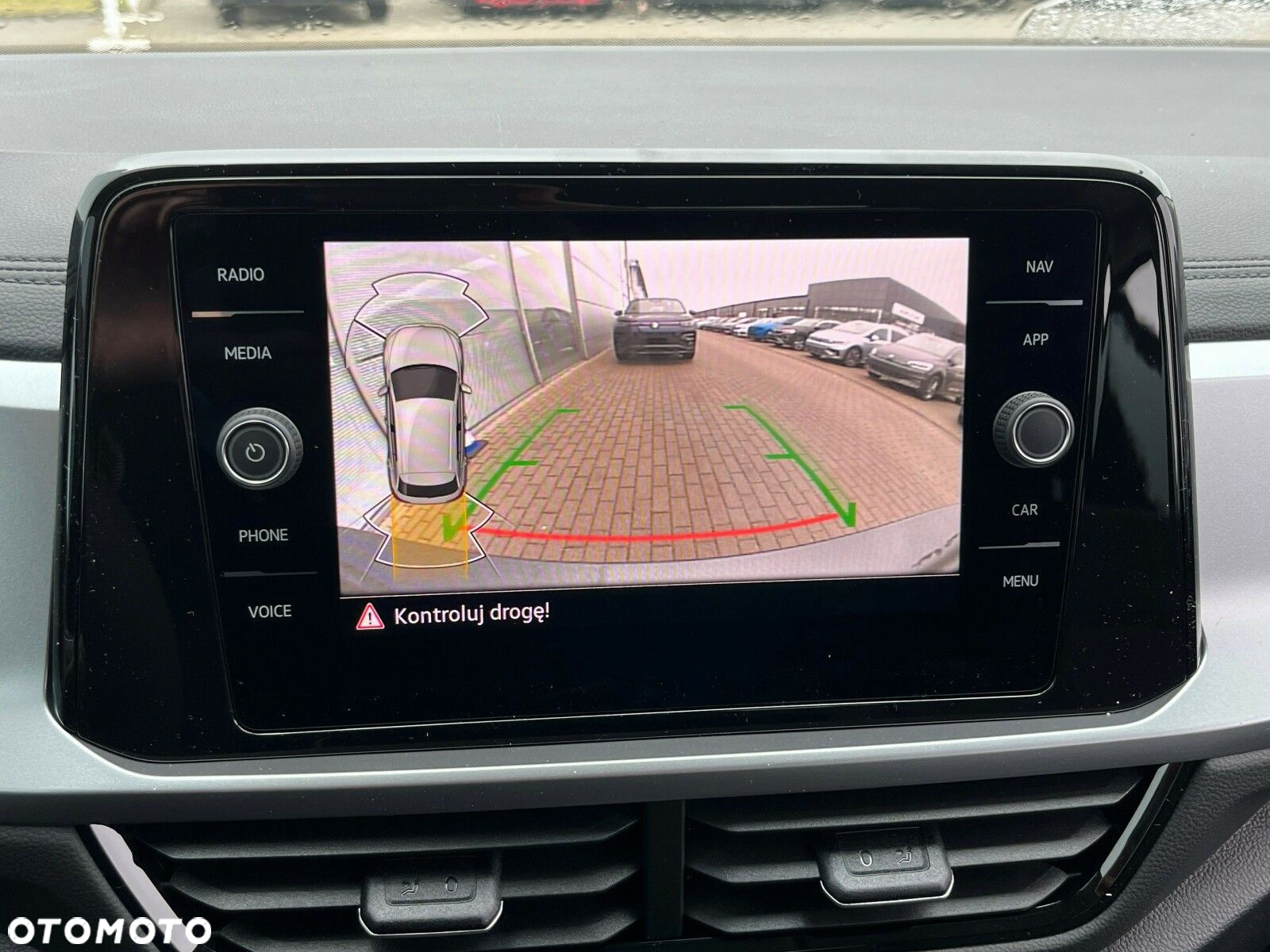 Volkswagen T-Roc - 13