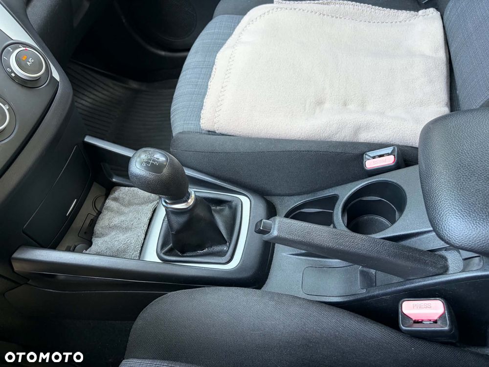 Kia Ceed - 10