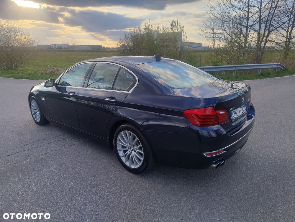 BMW Seria 5 528i Luxury Line - 8