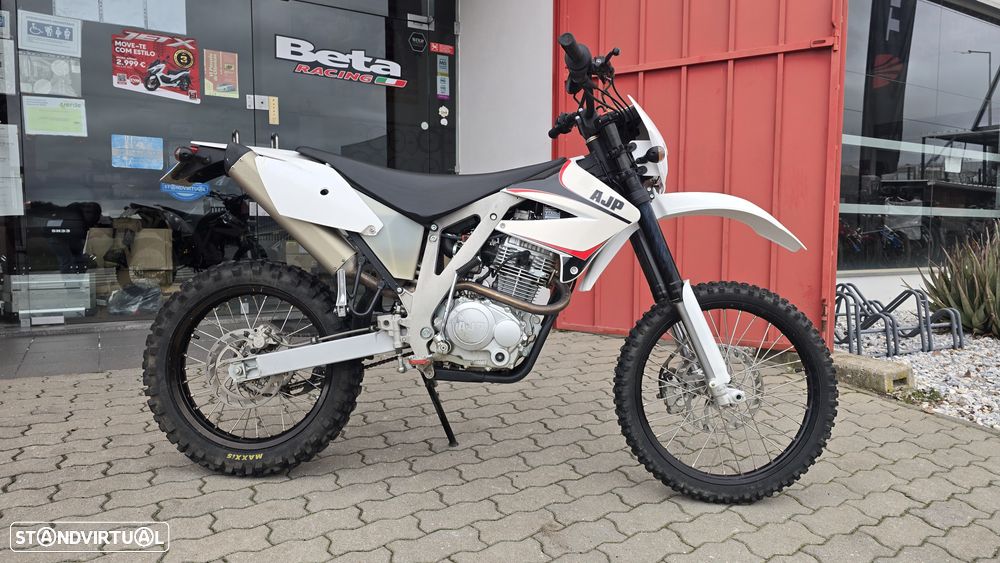 AJP PR3 125 Enduro - 8