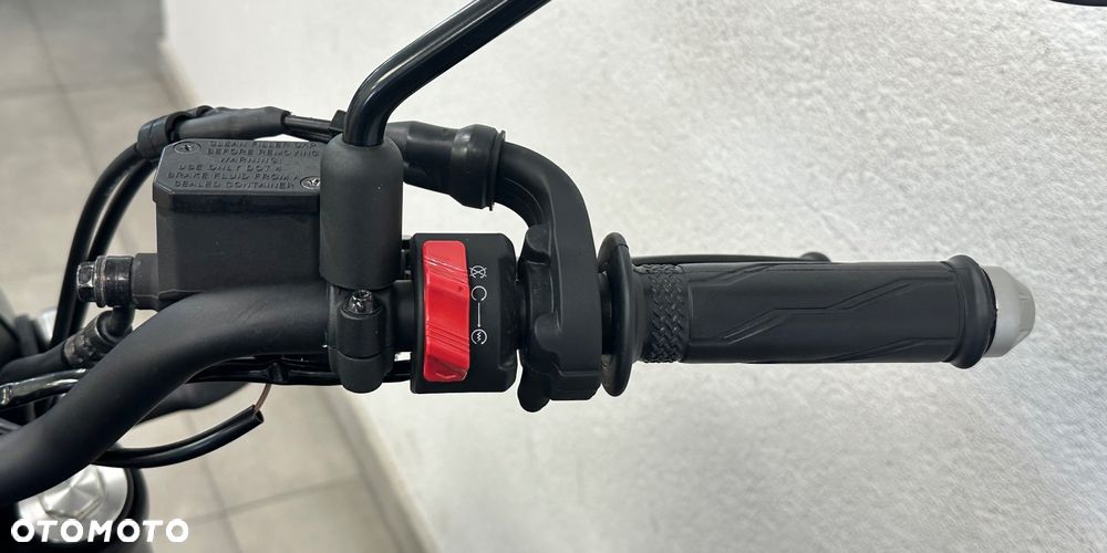 Yamaha XSR - 7