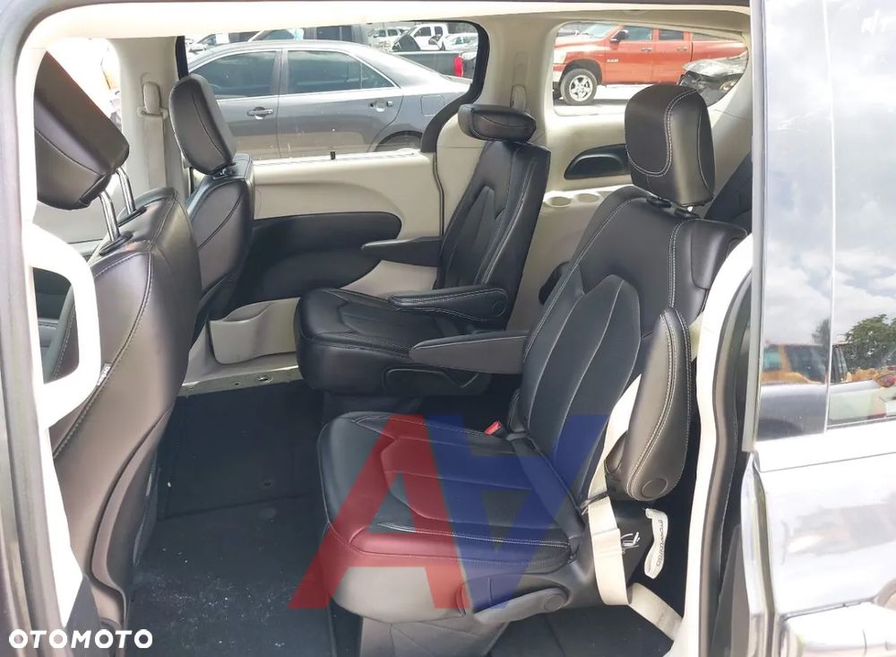 Chrysler Pacifica - 10