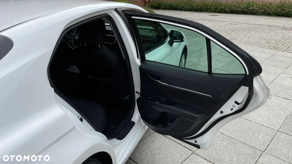 Toyota Camry 2.5 Hybrid Comfort CVT - 18