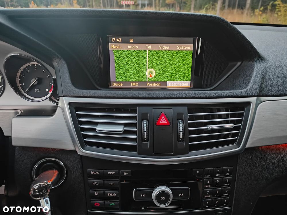 Mercedes-Benz Klasa E 250 CGI BlueEFFICIENCY Automatik - 24