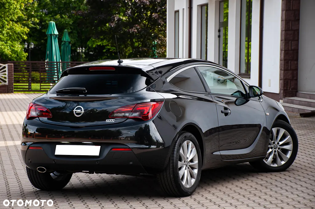 Opel Astra IV GTC 1.6 T Sport - 11