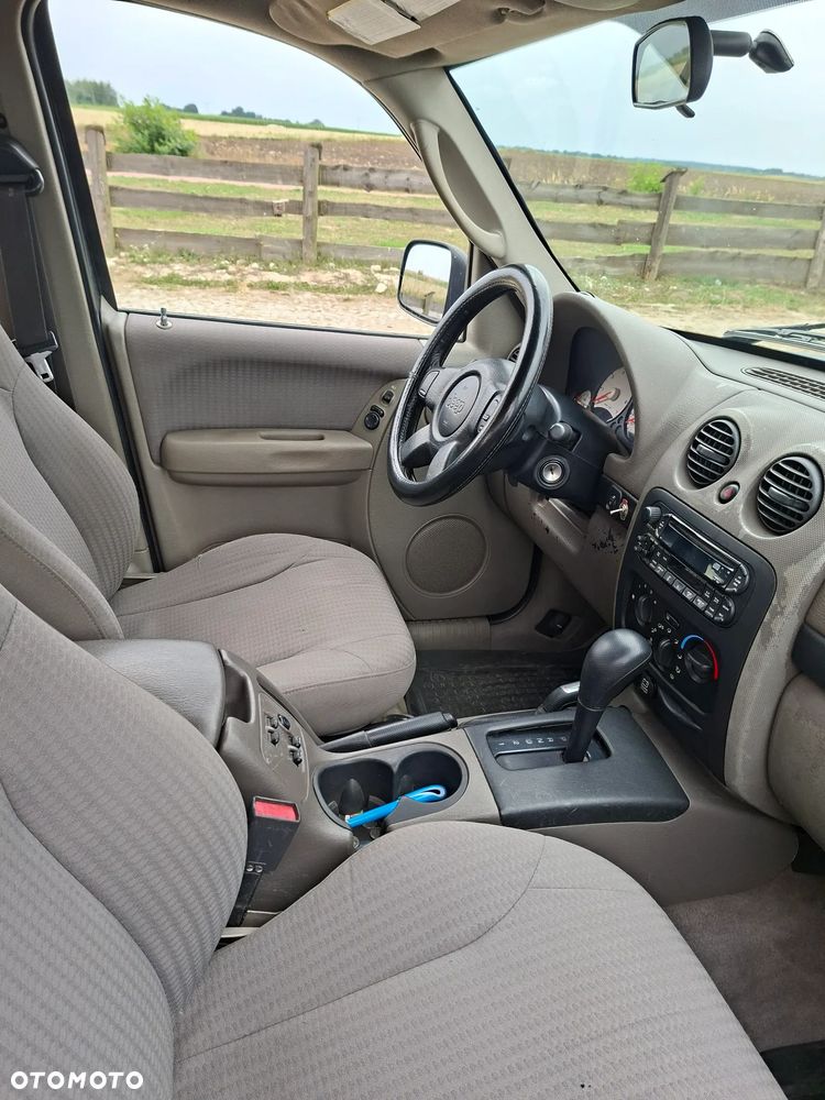 Jeep Cherokee 3.7L Limited - 12