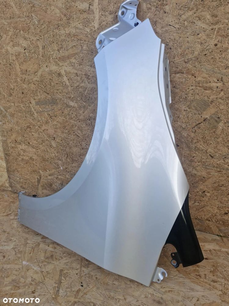 TOYOTA COROLLA E21 SEDAN BŁOTNIK LEWY PRZÓD - 2