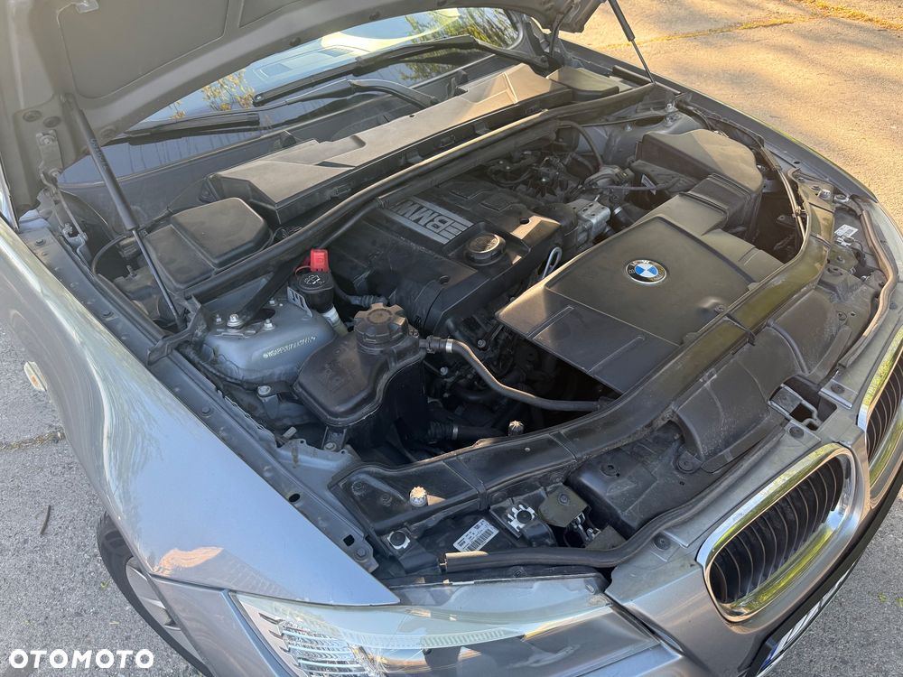 BMW Seria 3 318i - 23