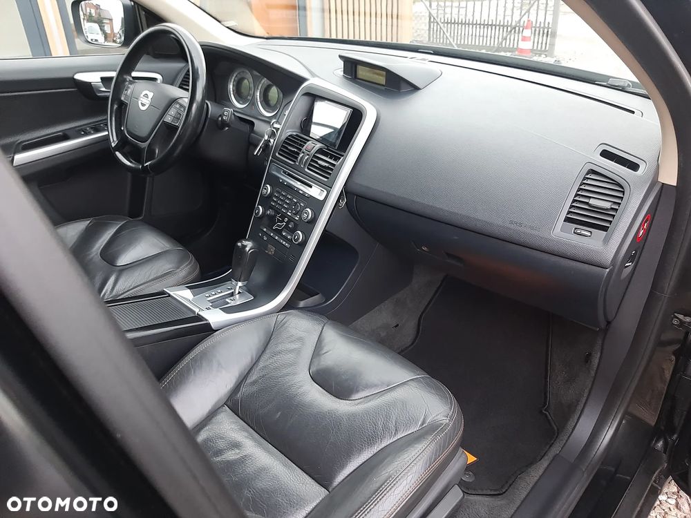 Volvo XC 60 D5 AWD Momentum - 25