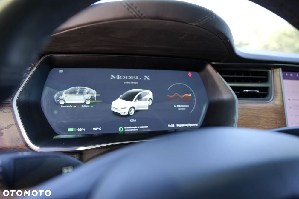 Tesla Model X - 16
