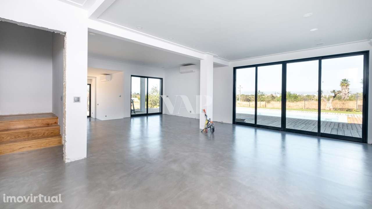 Moradia V5+2 com piscina, Fonte Santa, Quarteira - Grande imagem: 4/38