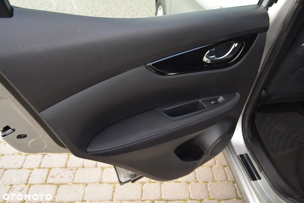 Nissan Qashqai 1.2 DIG-T N-Connecta - 25