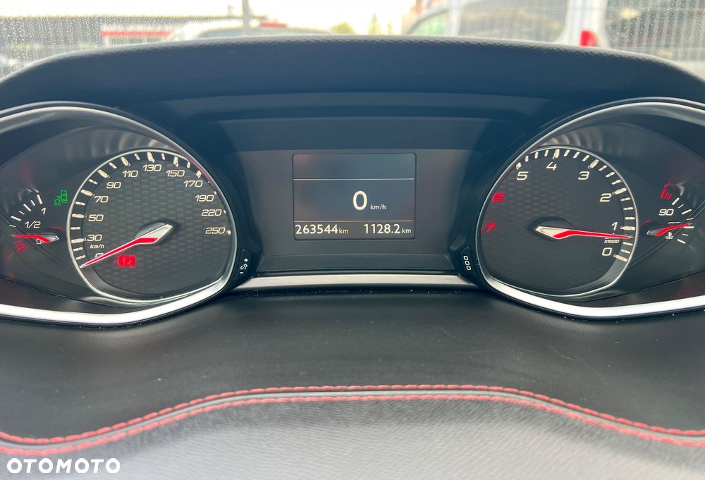 Peugeot 308 1.6 e-THP GT S&S - 16