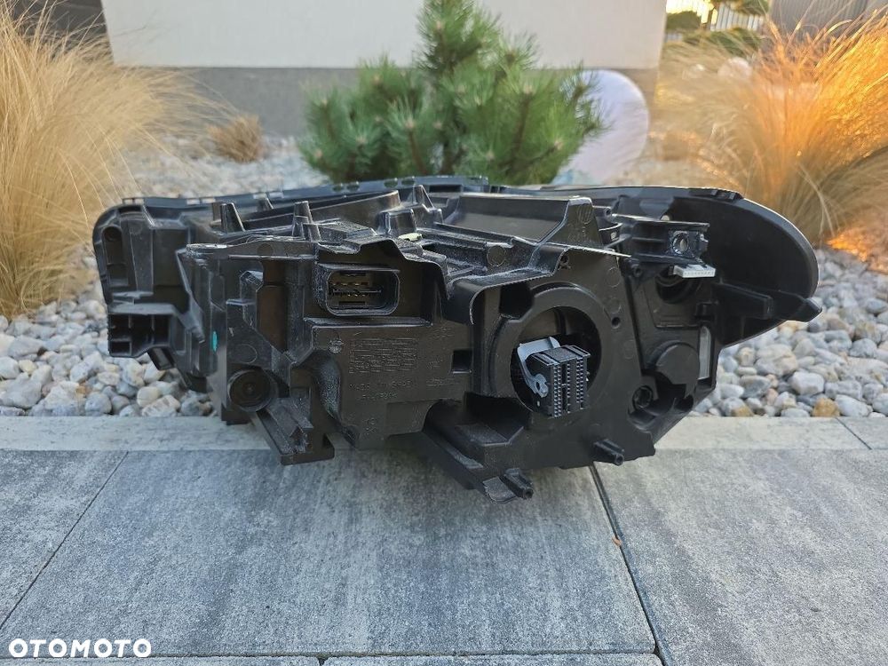 BMW X1 F48 LIFT LCI Lampa prawa przód Full Led 6311-5A01172-03 2022 - 9