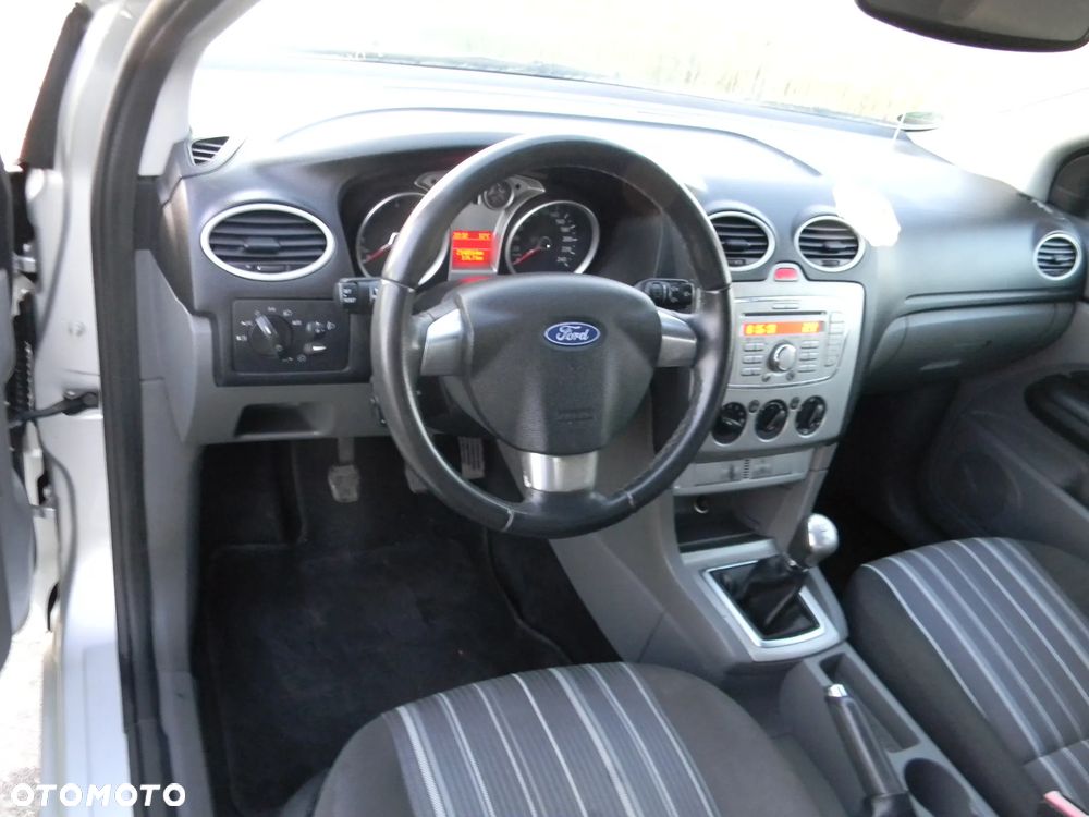 Ford Focus 2.0 16V Titanium - 21