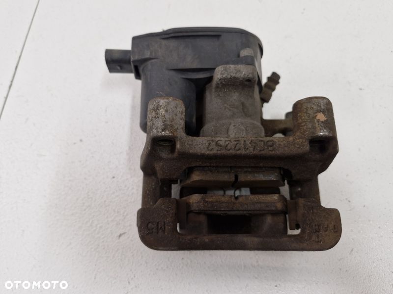 kia sportage iv 4 1.6 crdi zacisk hamulcowy jarzmo elektryczny prawy tył - 6