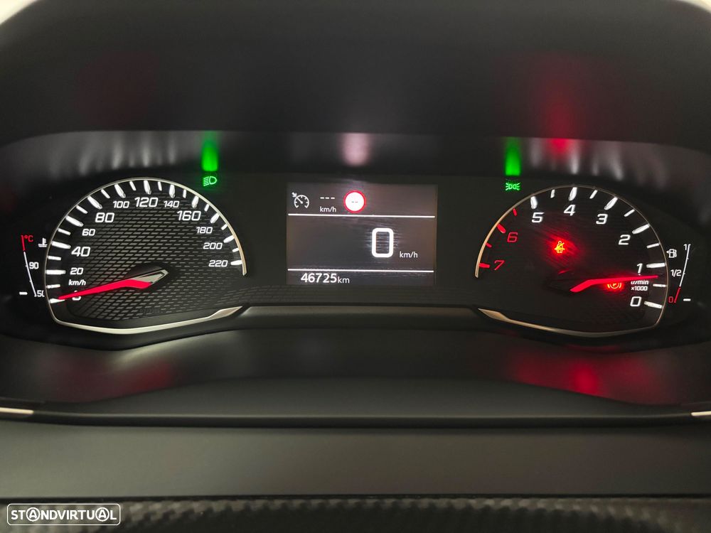 Peugeot 208 - 8