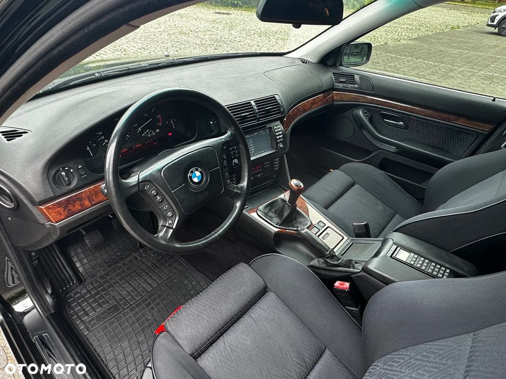 BMW Seria 5 540i - 28