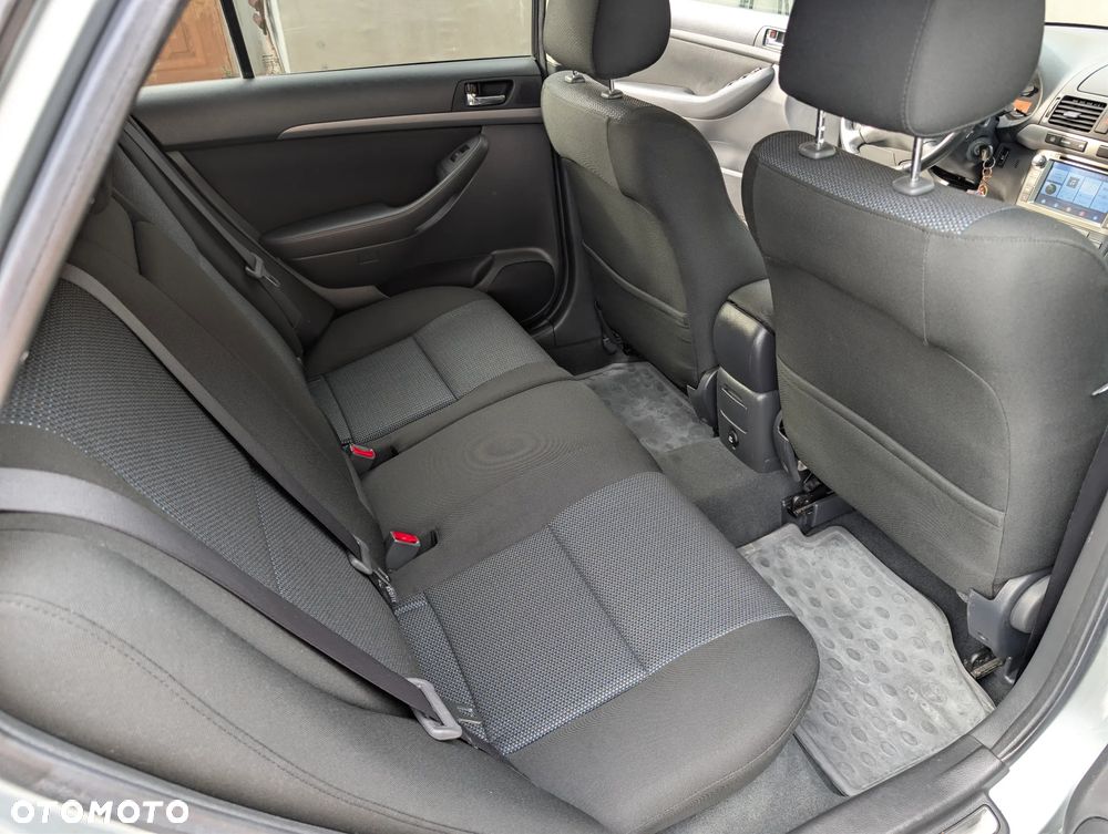 Toyota Avensis 2.0 VVT-i Sol - 14