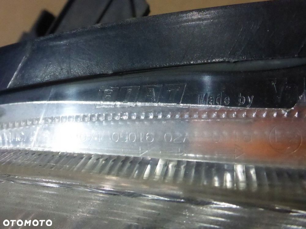 Fiat Grande Punto III Reflektor Lewy 89101387 - 9