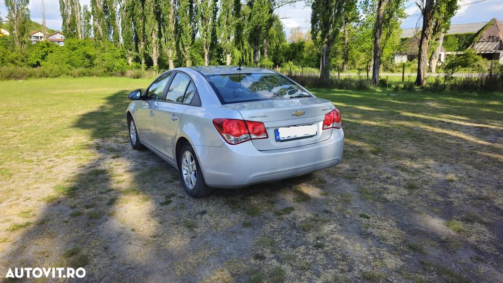 Chevrolet Cruze 2.0 LS - 4