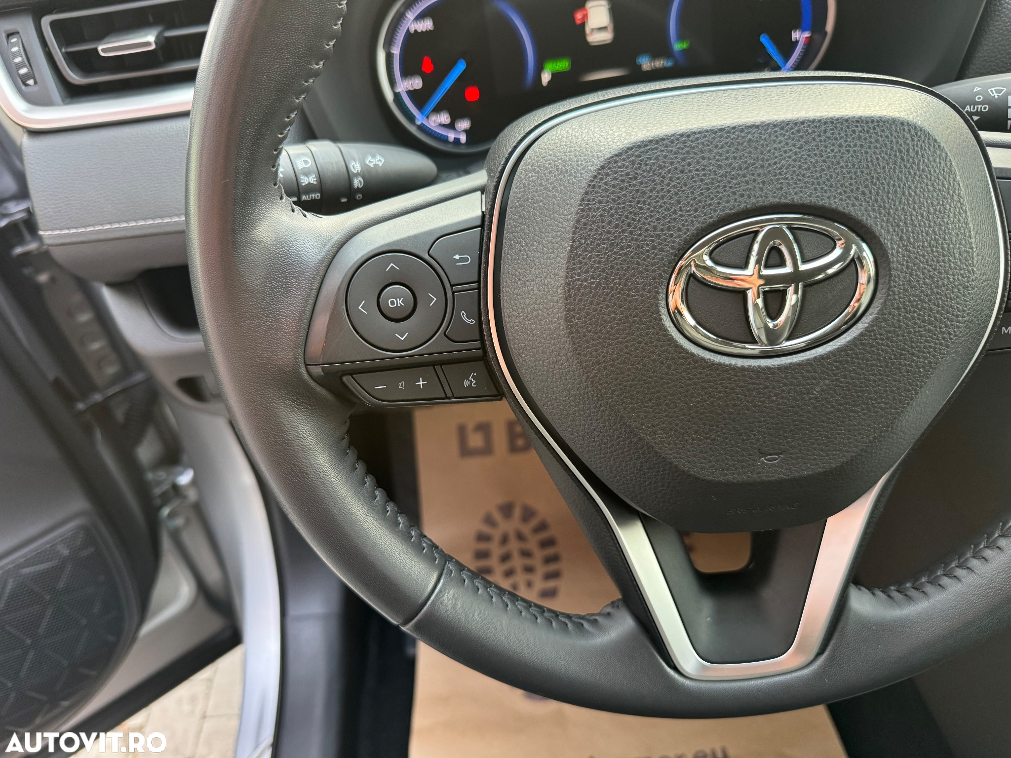 Toyota RAV4 2.5 4x4 Hybrid Team Deutschland - 26