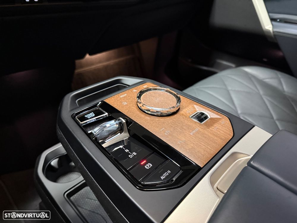 BMW iX xDrive 40 Pack Desportivo - 13