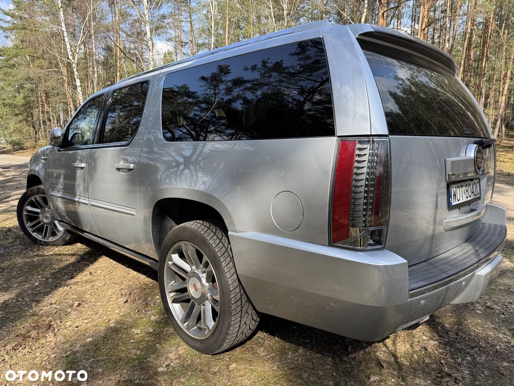 Cadillac Escalade - 4
