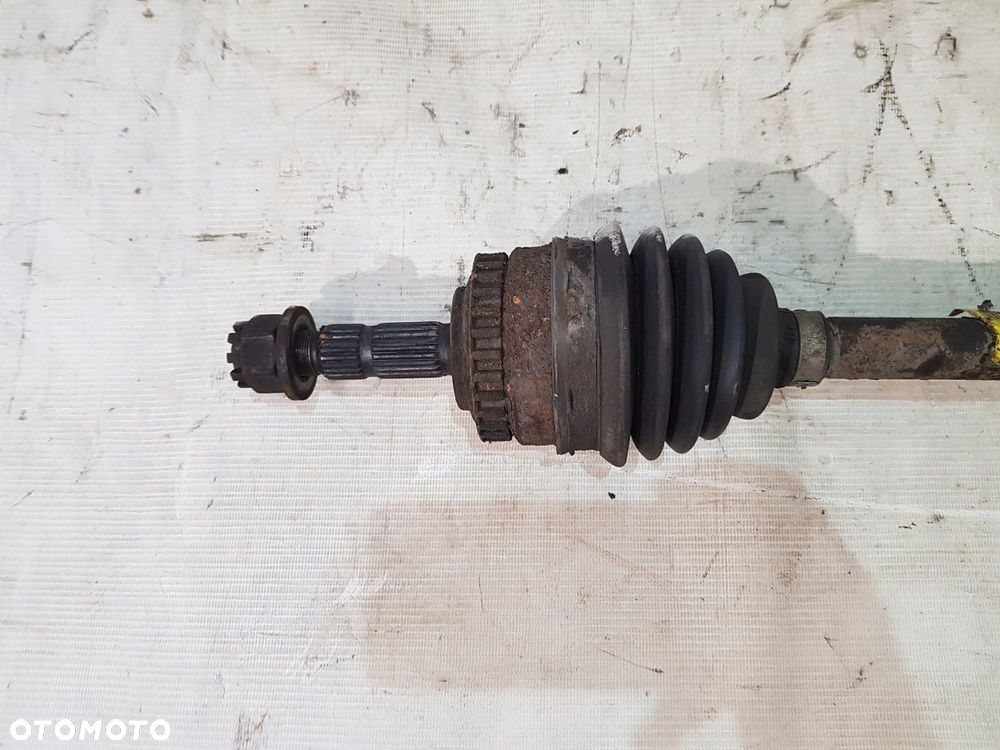 PÓŁOŚ PRAWA PRAWY PRZÓD MERIVA A CORSA C 1.8B - 9