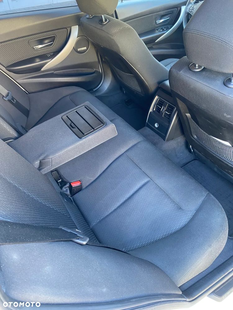 BMW Seria 3 320i - 6