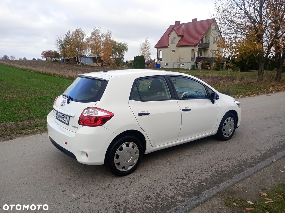 Toyota Auris - 16