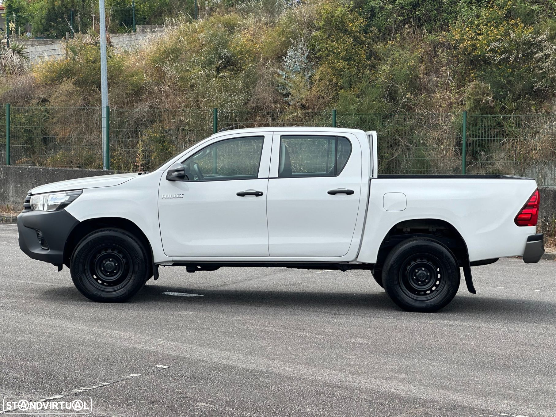 Toyota Hilux 2.4 D-4D 2WD CD - 12