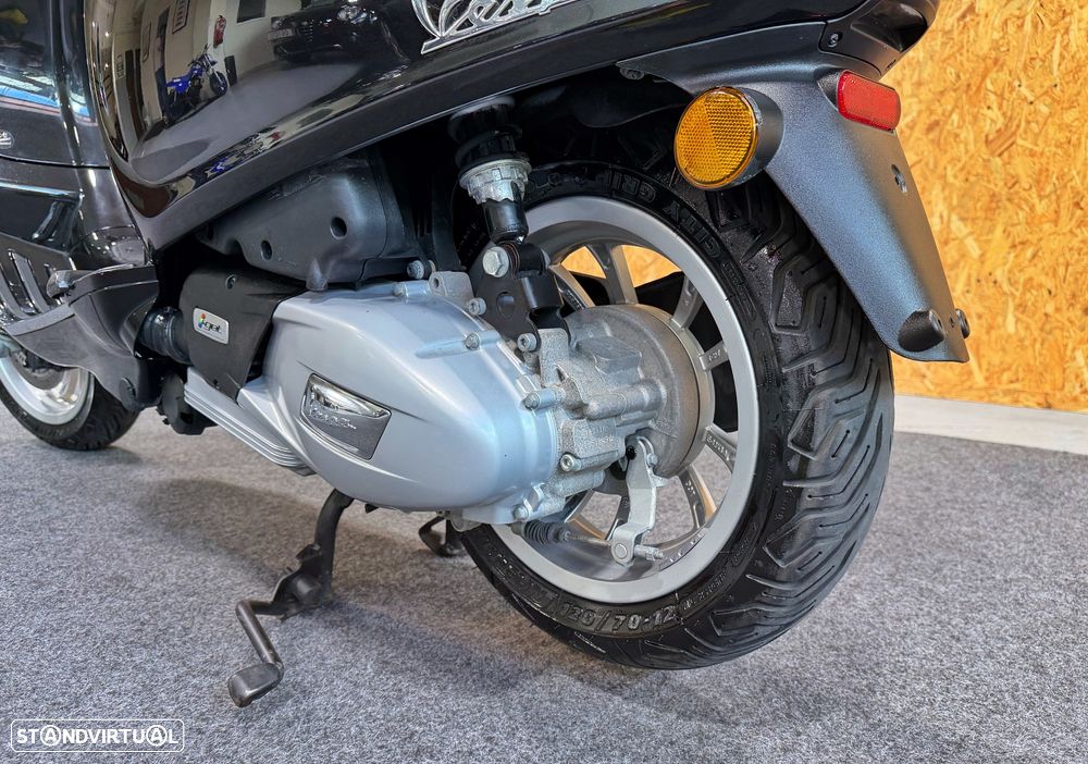 Piaggio Vespa Primavera - 11