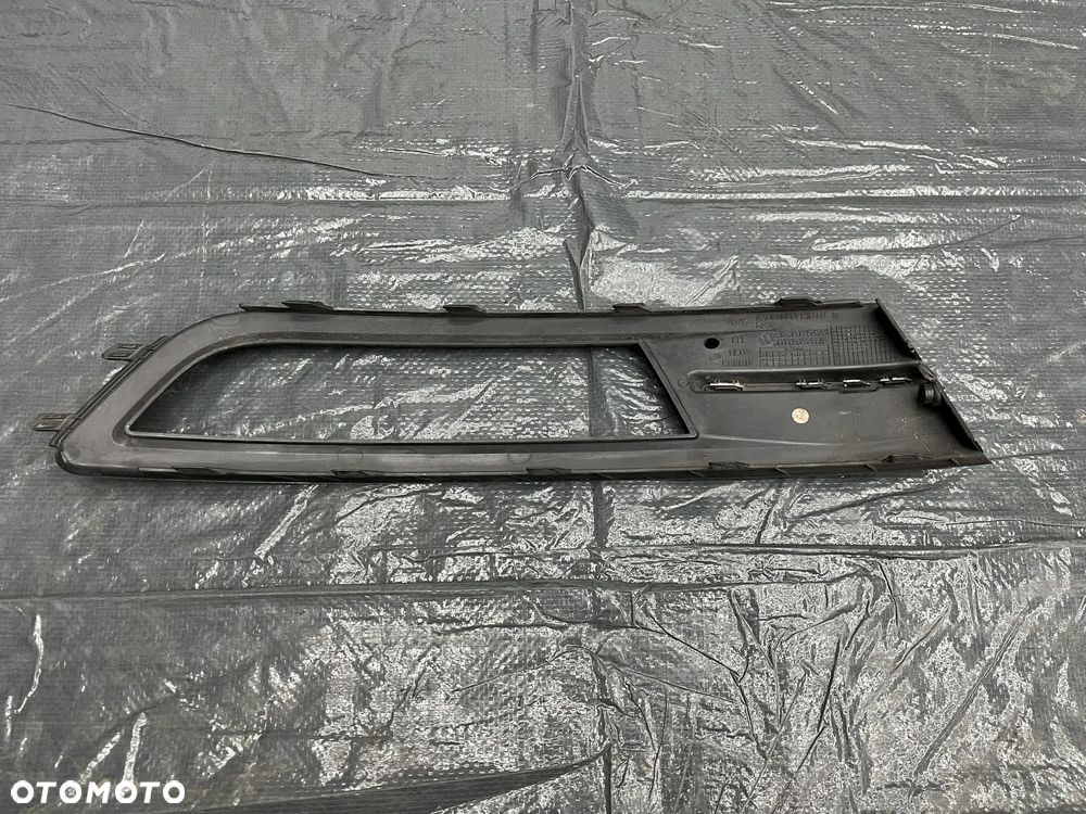 VW Passat B8 Kratka zderzaka lewa chrom 3G0853665A - 2