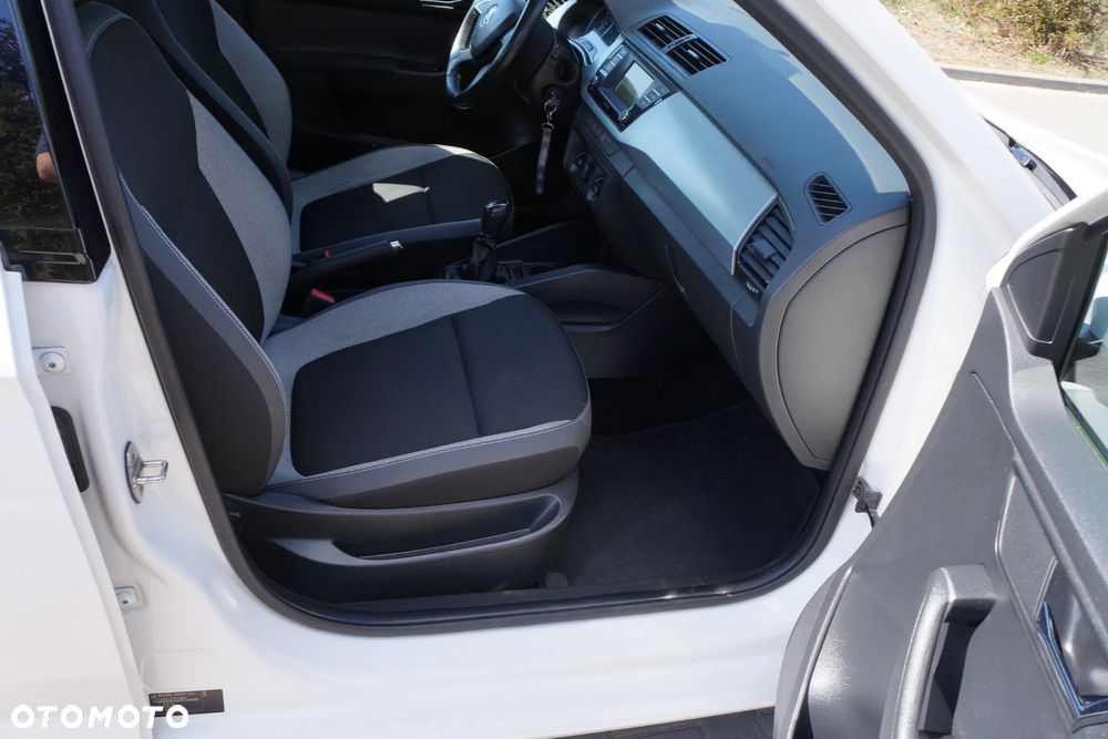 Skoda Fabia 1.0 Style Color - 11