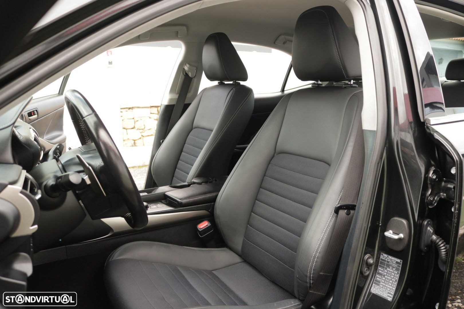 Lexus IS 300H Executive - 21