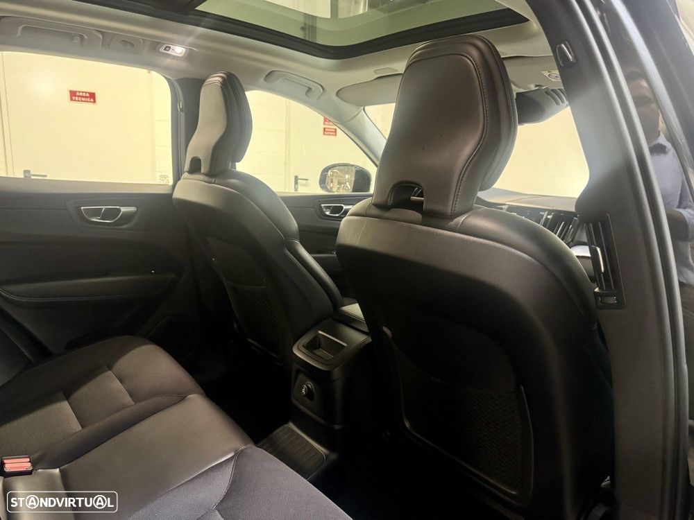 Volvo XC 60 2.0 T8 PHEV R-Design AWD - 36
