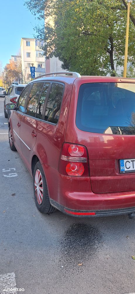 Volkswagen Touran 2.0 TDI DPF BlueMotion Technology Comfortline - 4