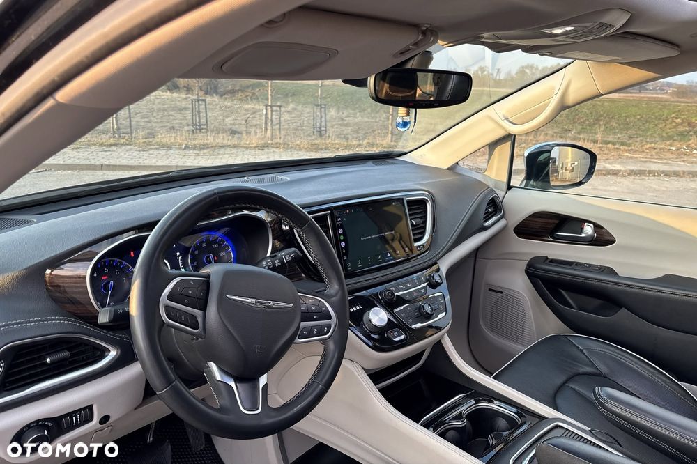 Chrysler Pacifica - 4