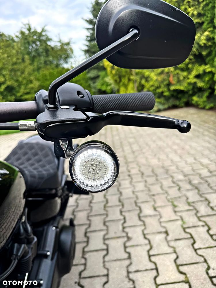 Harley-Davidson Softail Fat Bob - 32