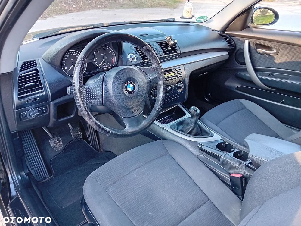 BMW Seria 1 118d - 24
