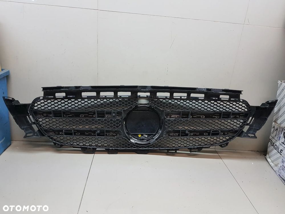 MERCEDES E KLASA W213 GRILL ATRAPA - 2