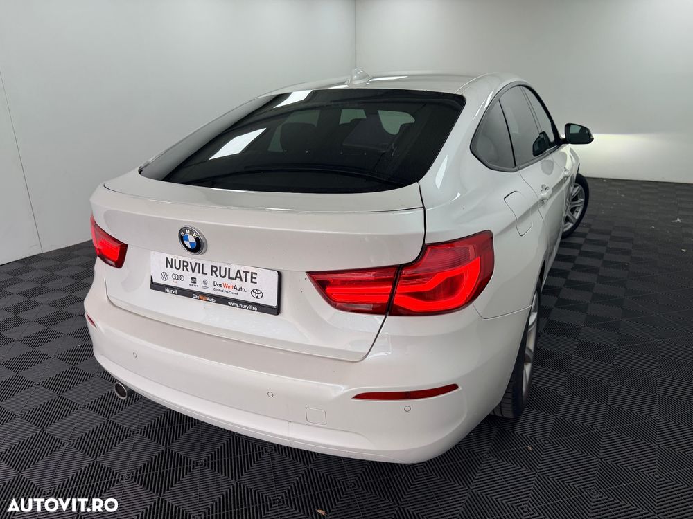BMW Seria 3 318d Aut. Luxury Line - 26