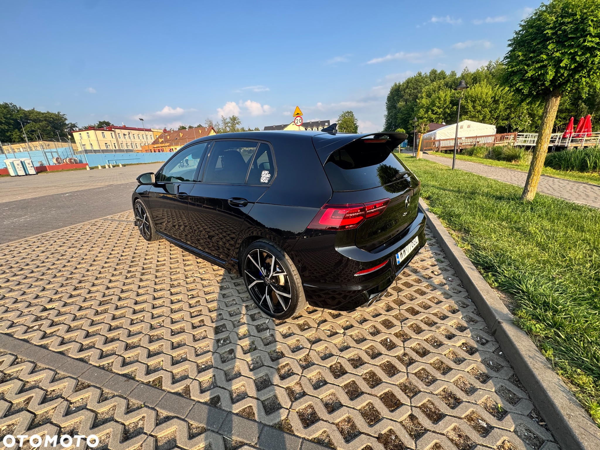 Volkswagen Golf VIII 2.0 TSI 4Motion R DSG - 16