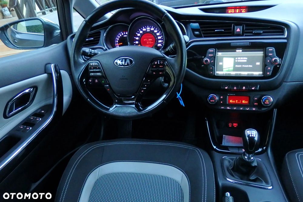 Kia Ceed 1.4 CVVT UEFA EURO 2016 - 4